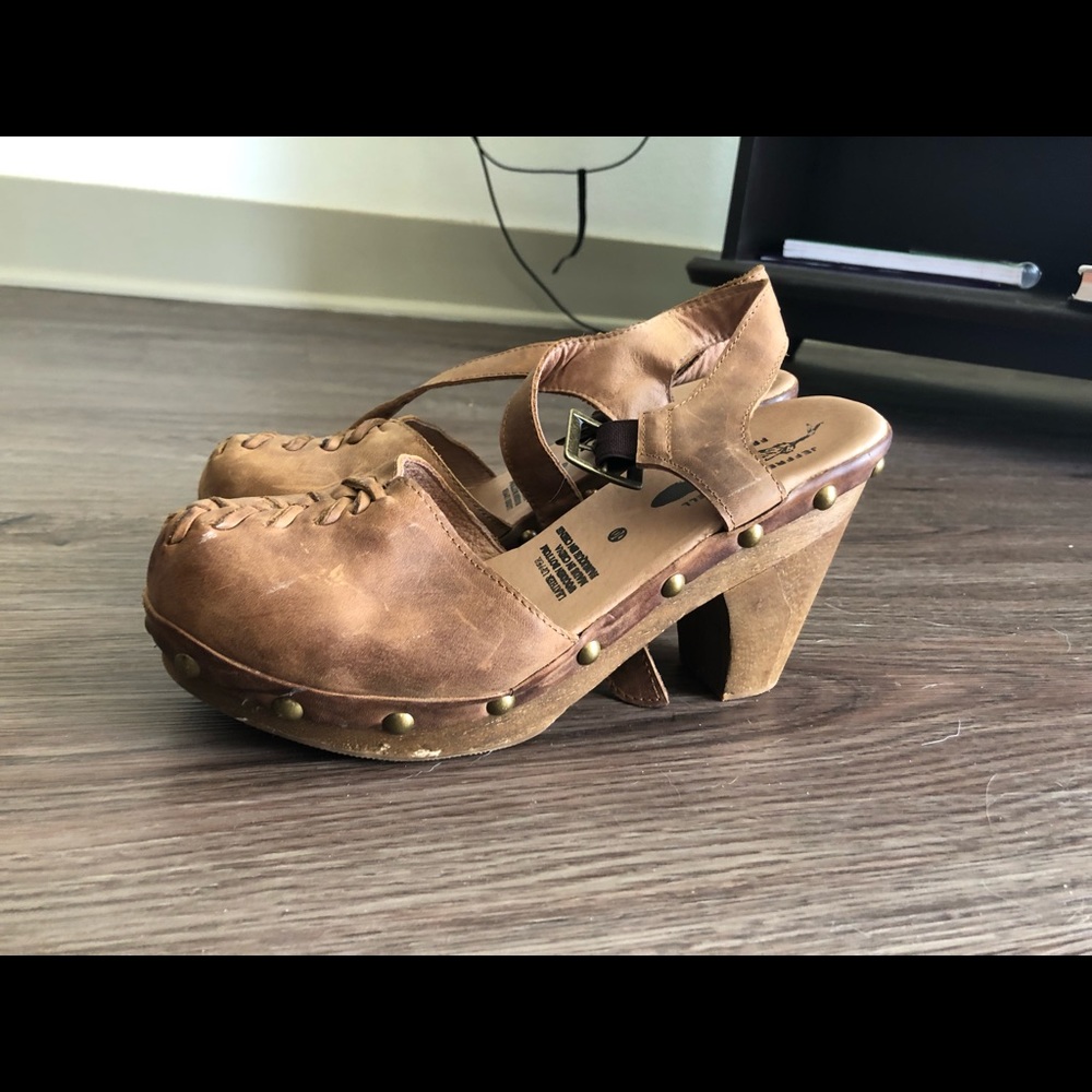 Clogs